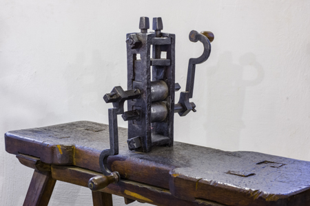 Walze, eine der original erhaltenen Maschinen im Werkstattbereich
